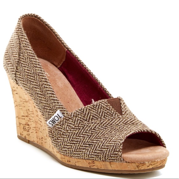 toms classic wedge pump